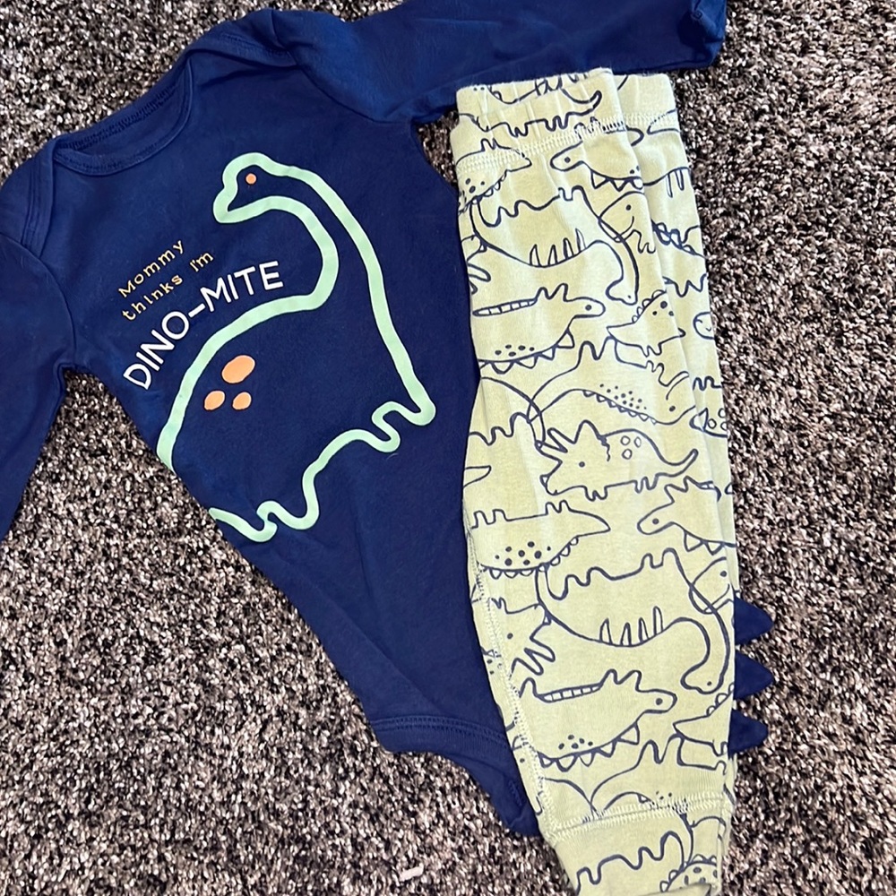 Long sleeve onesie set - dinosaurs